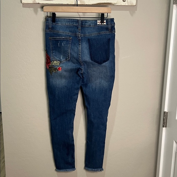 Boutique Jeans Nouvelle Mode Embroidered Boho Ankle Floral Patch Distressed - Picture 6 of 15